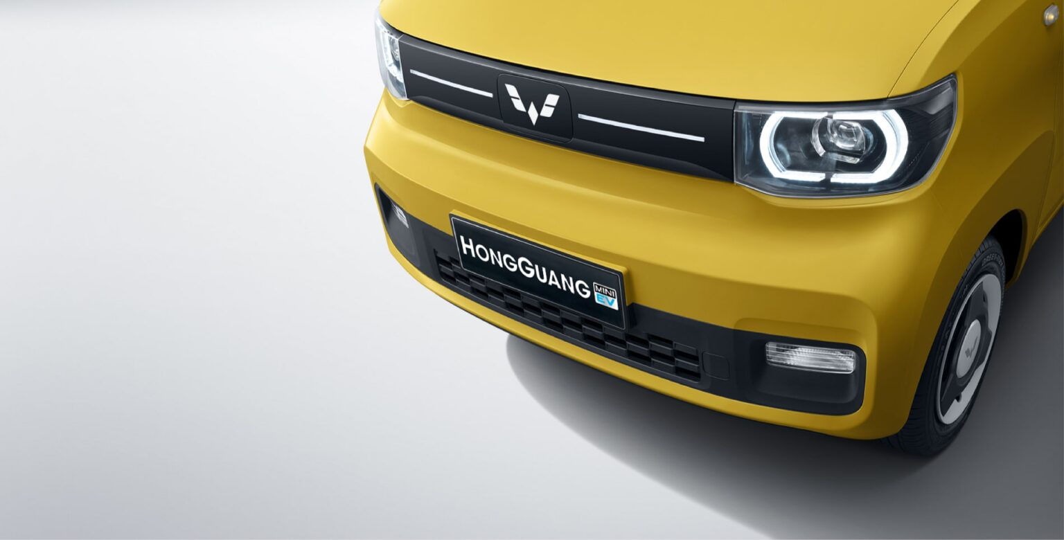 Wuling Hongguang Mini EV có dải led cá tính