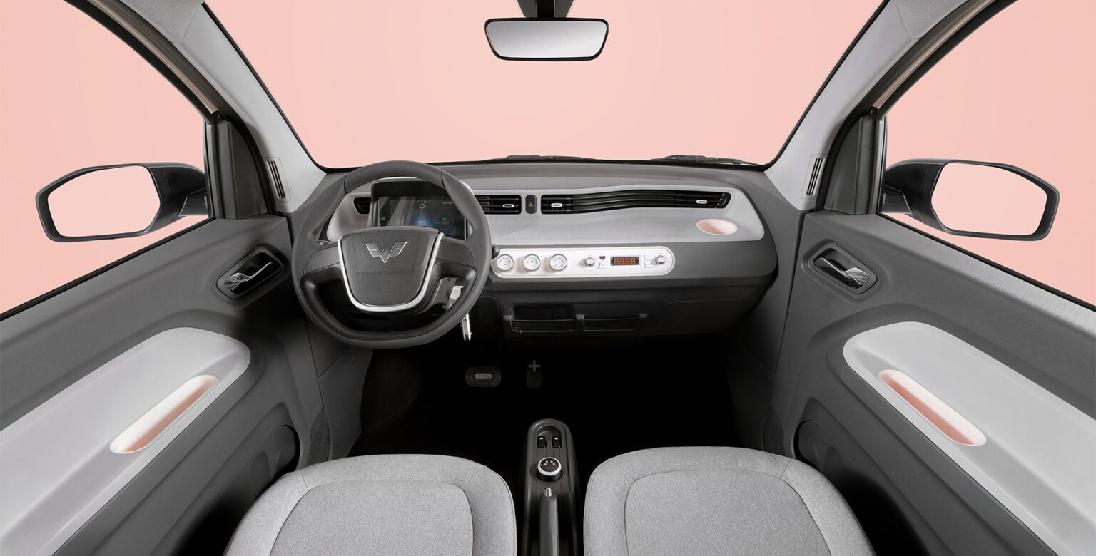 thiết kế khoang lái của Wuling Hongguang Mini EV