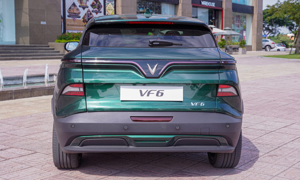 đuôi xe vinfast vf6 - evcarvietnam.vn