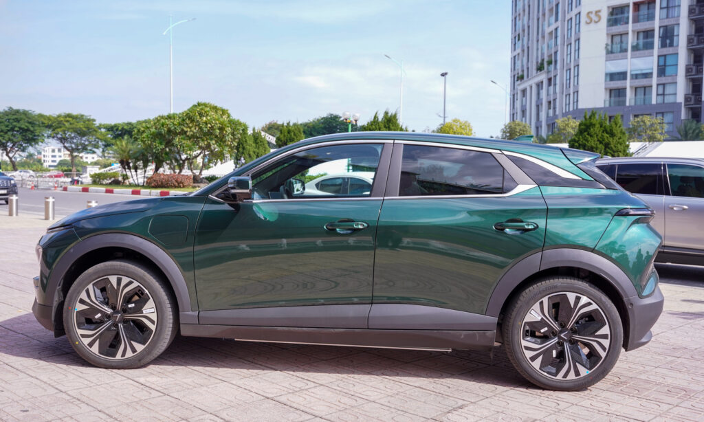 thân xe vinfast vf6 - evcarvietnam.vn