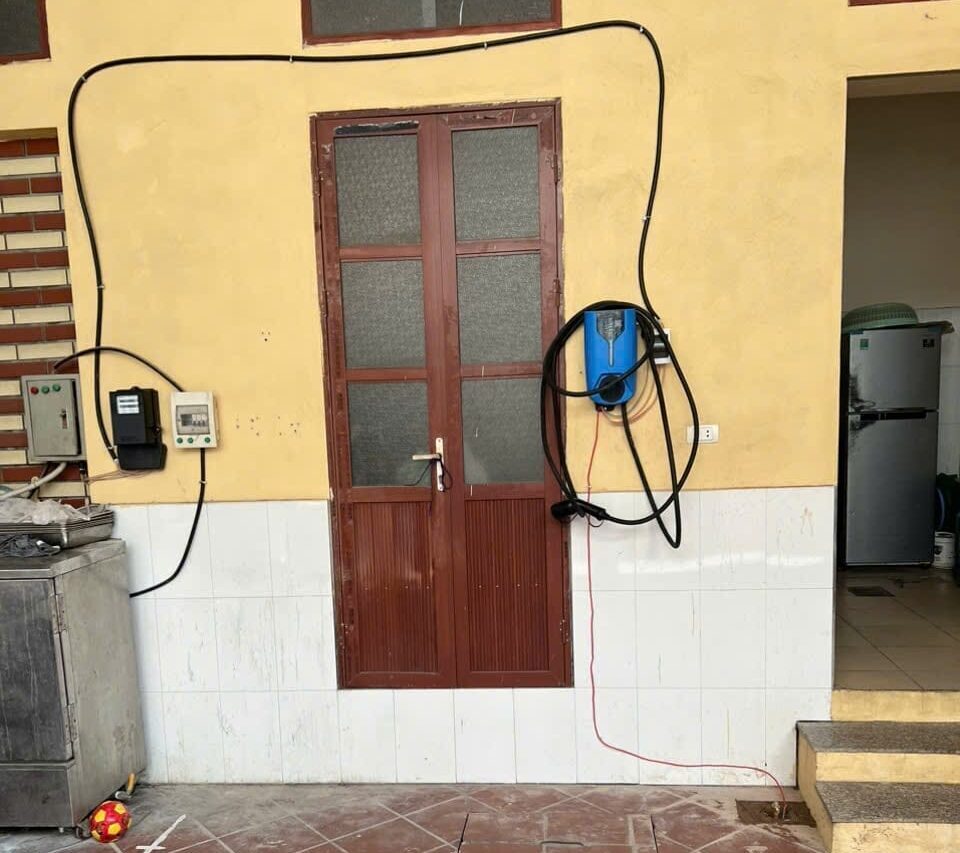 lắp đặt sạc ô tô điện vinfast 11kw - 22kW cho khách hàng - evcarvietnam.vn