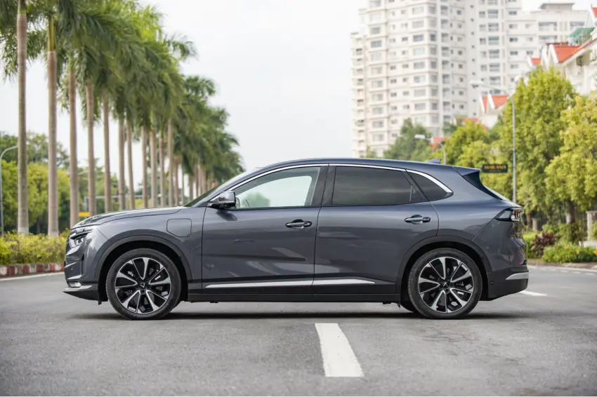 thân xe vinfast vf8 - evcarvietnam.vn